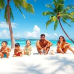 Familie spielt an einem Strand in Französisch-Polynesien.