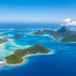 Vue aérienne des magnifiques îles et lagons de la Polynésie française.